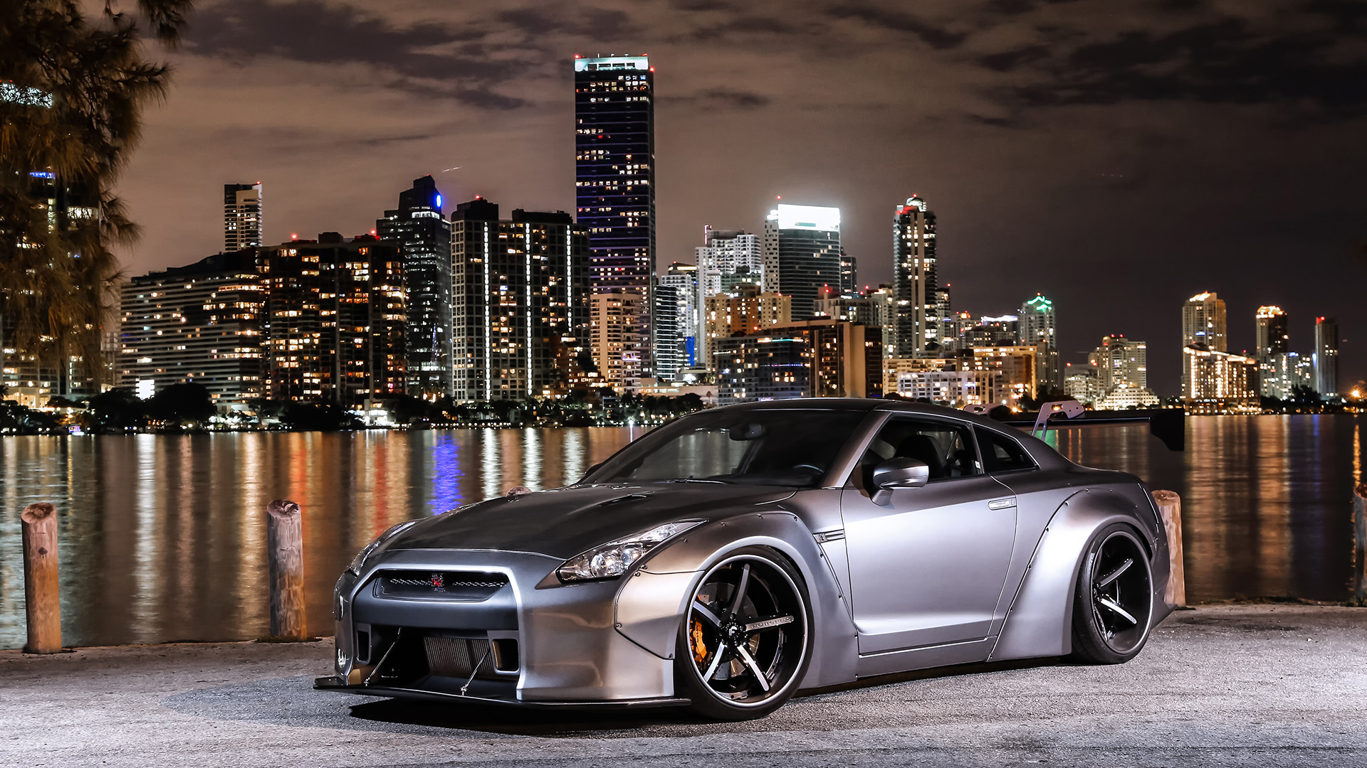 Exclusive Motoring Liberty Walk Nissan GT-R Exclusive Motoring Liberty Walk Nissan GT-R