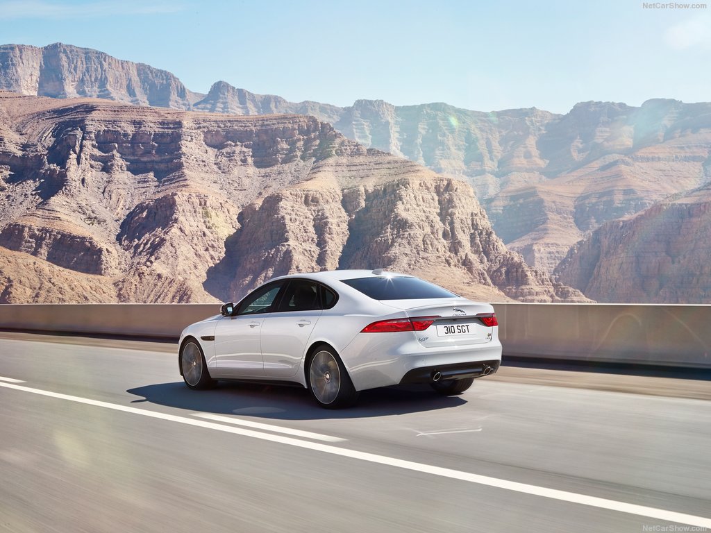 Jaguar-XF_2016_1024x768_wallpaper_08.jpg