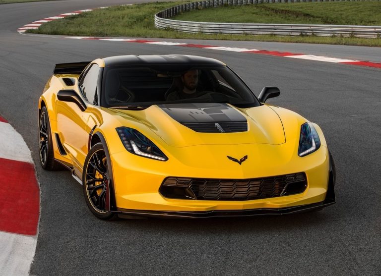 Chevrolet-Corvette_Z06_C7.R_Edition_2016_1024x768_wallpaper_01.jpg