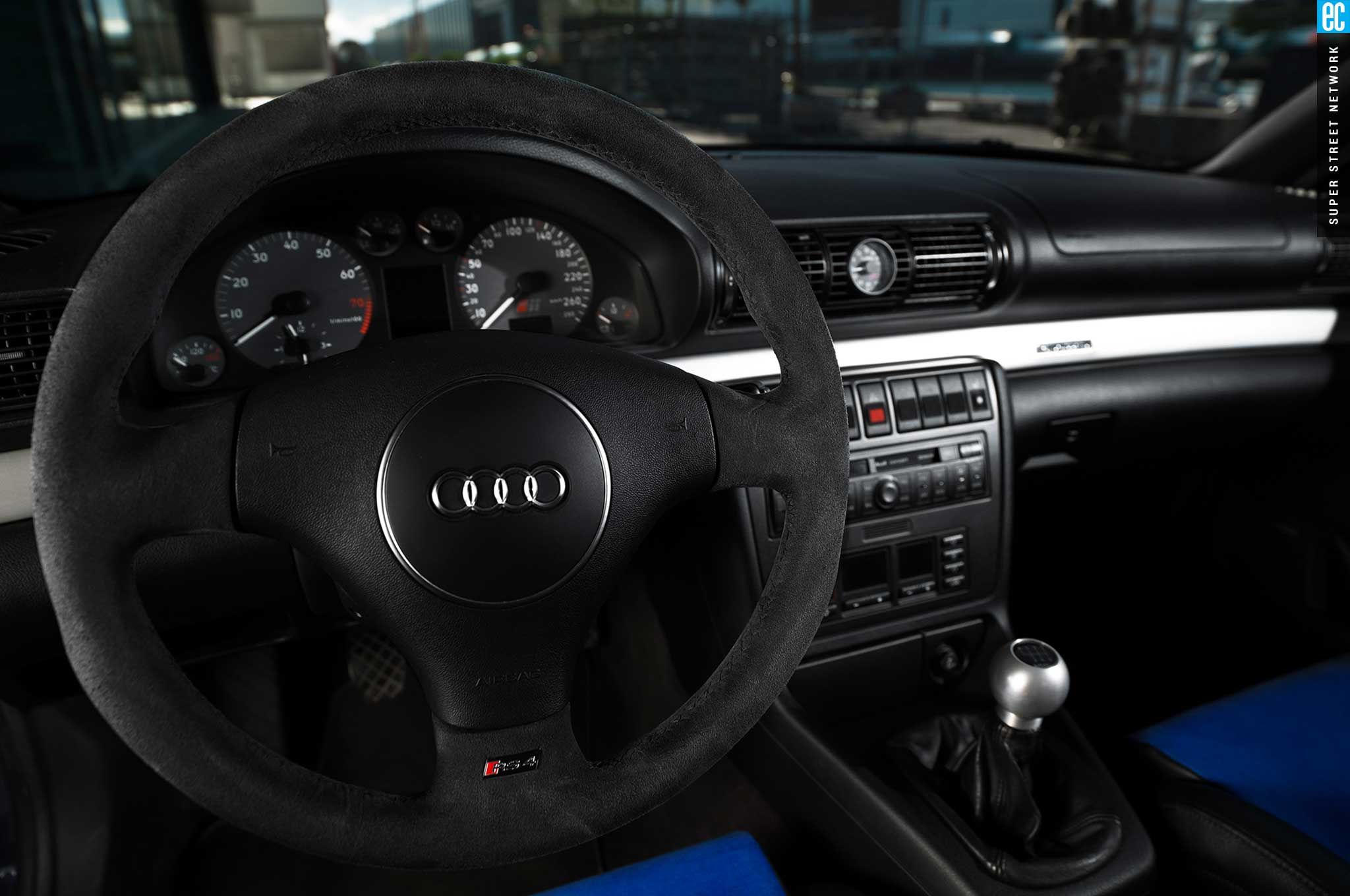 audi-rs4-b5-sedan-rs4-steering-wheel.jpg
