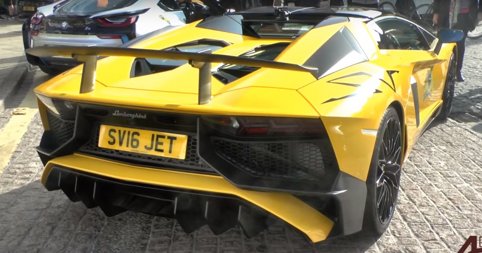 aventador-sv-yellow.jpg