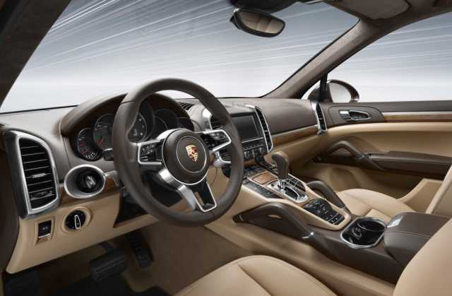 2017-Porsche-Cayenne-interior.jpg