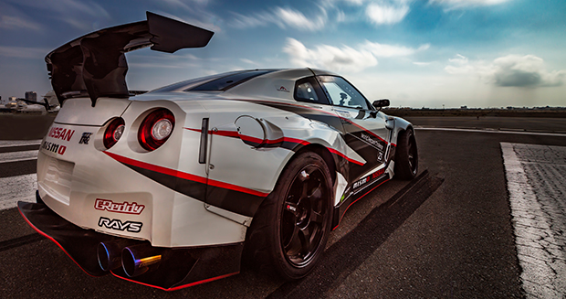 Fastest-vehicle-drift-Nissan-GT-R-rear_tcm25-423957.jpg