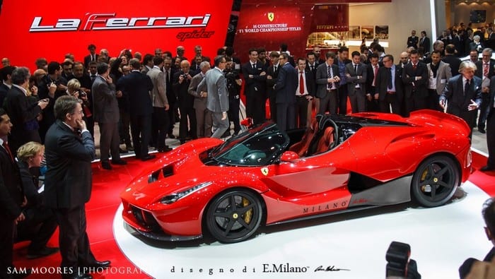 05770078-photo-ferrari-laferrari-et-pourquoi-pas-en-spider