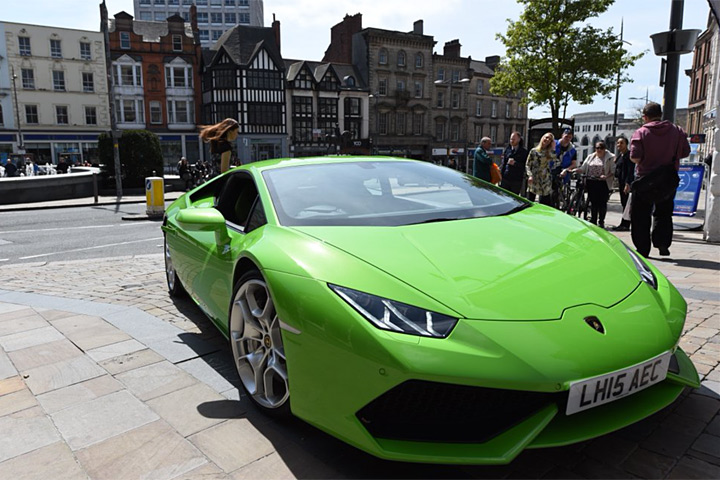 lamborghini-huracan-taxi-uk-3n.jpg