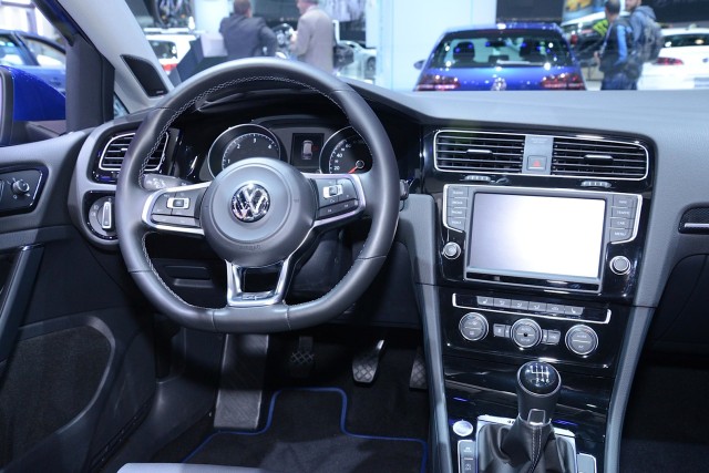 VW-Golf-SUV-interior.jpg