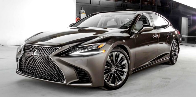 2018-Lexus-LS-500-front-three-quarter-02.jpg