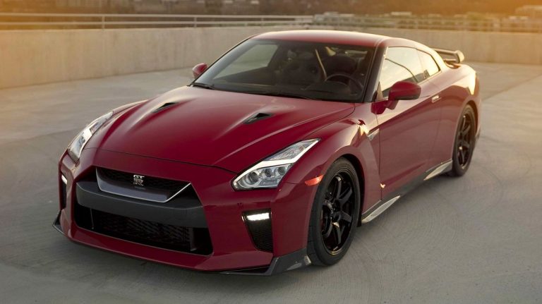 2017_Nissan_GT-R_Track_Edition_05.jpg
