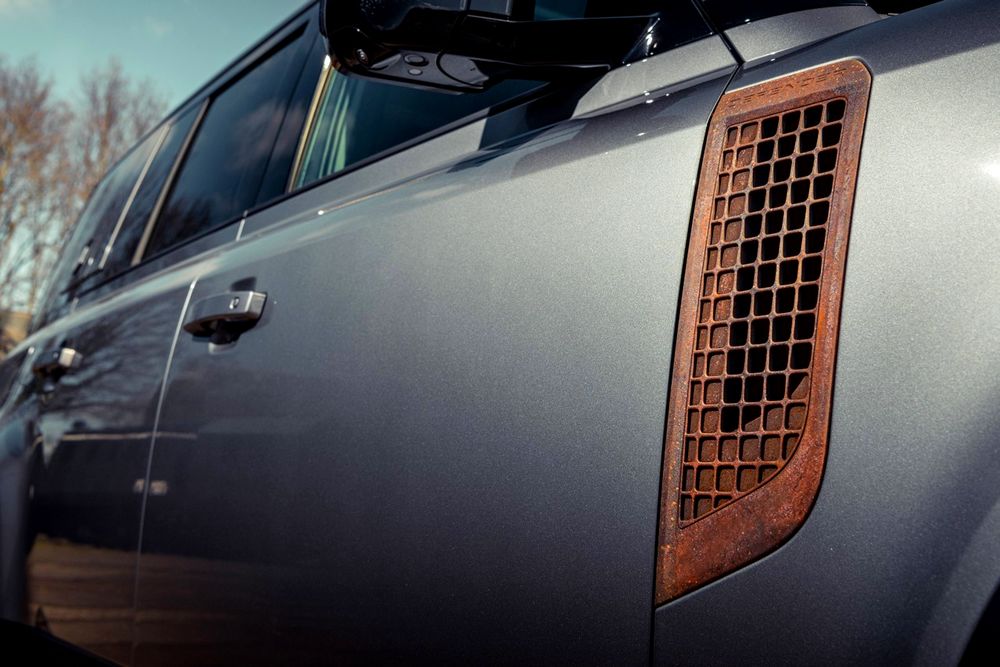 https___hypebeast.com_image_2021_05_heritage-customs-valiance-new-land-rover-defender-rust-niels-van-roij-design-9.jpg