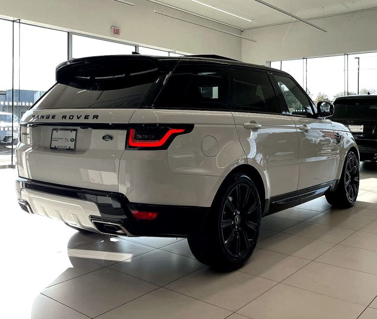 landroverparsippany_245594627_323902312872732_8029535022332248453_n.jpg