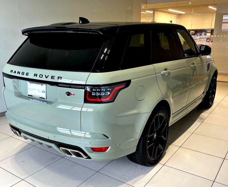 landroverparsippany_264471905_657880405211167_6960960160998969012_n.jpg