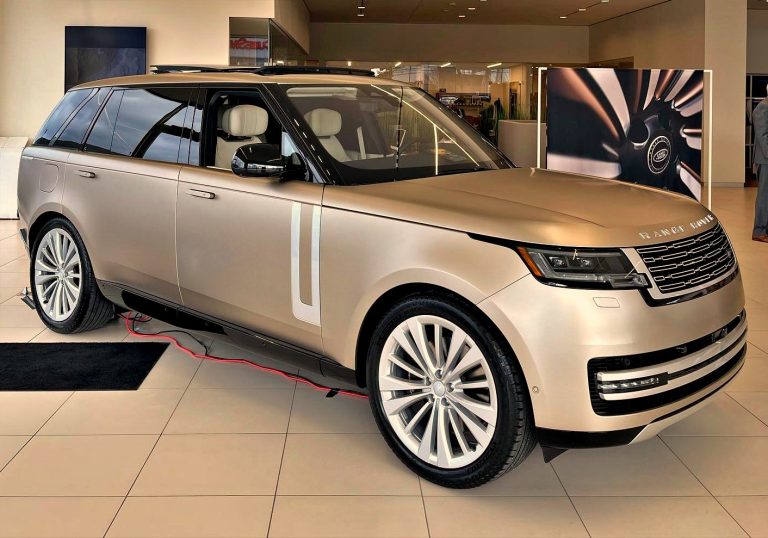 landroverparsippany_272075780_1183727222366076_5799378638277659702_n.jpg