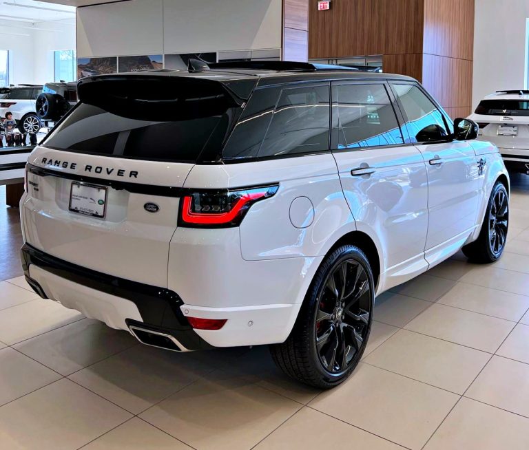landroverparsippany_273877824_272774381656833_6666917291273672275_n.jpg