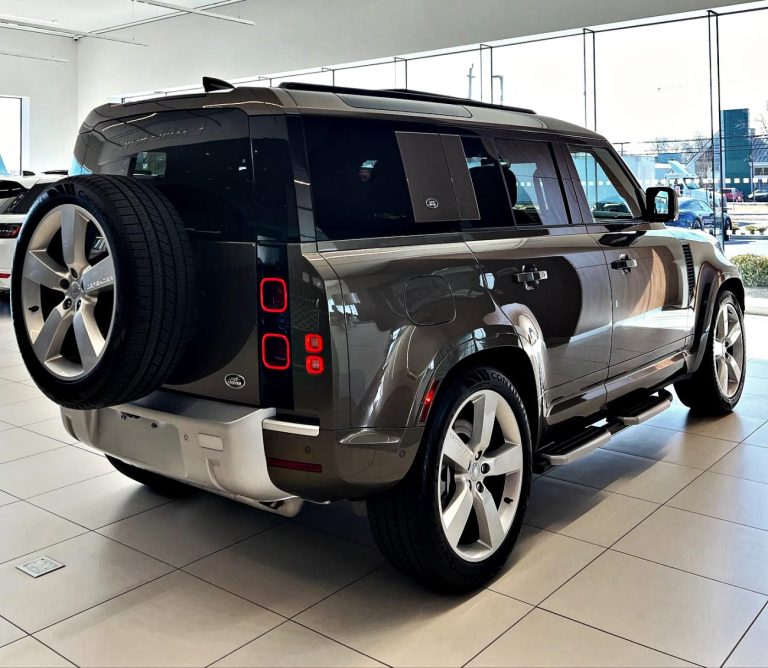 landroverparsippany_275522635_471300184497554_7821751091087423408_n.jpg