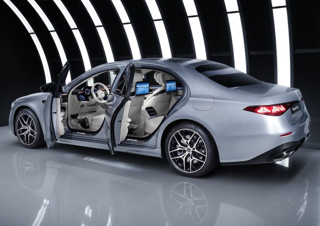 Mercedes-Benz-S-Class-2027-1280-2e04fd98ec12478baefaa9a3b12e734c30