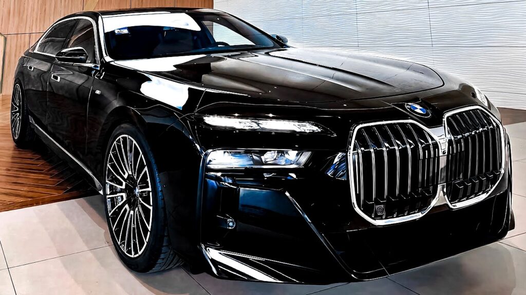 2026 BMW 7 Series M Package - Feature View