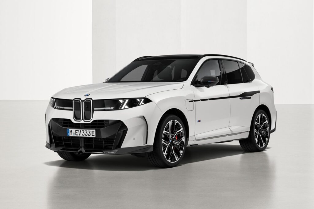 2027 BMW X5 M Performance Neue Klasse front three-quarter dynamic stance