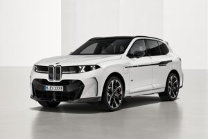2027 BMW X5 M Performance Neue Klasse front three-quarter dynamic stance