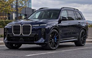 2028 BMW X7 official exterior hero view