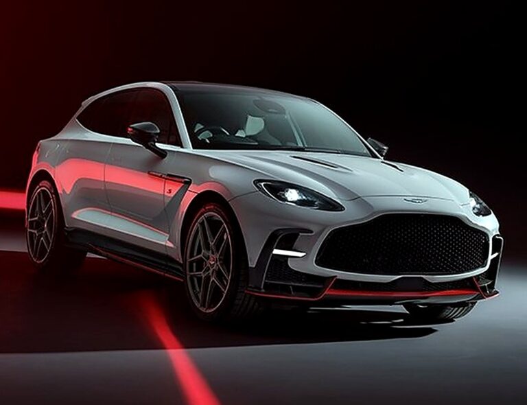Aston Martin DBX S - Feature View