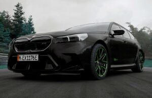 BMW M5 - Feature View