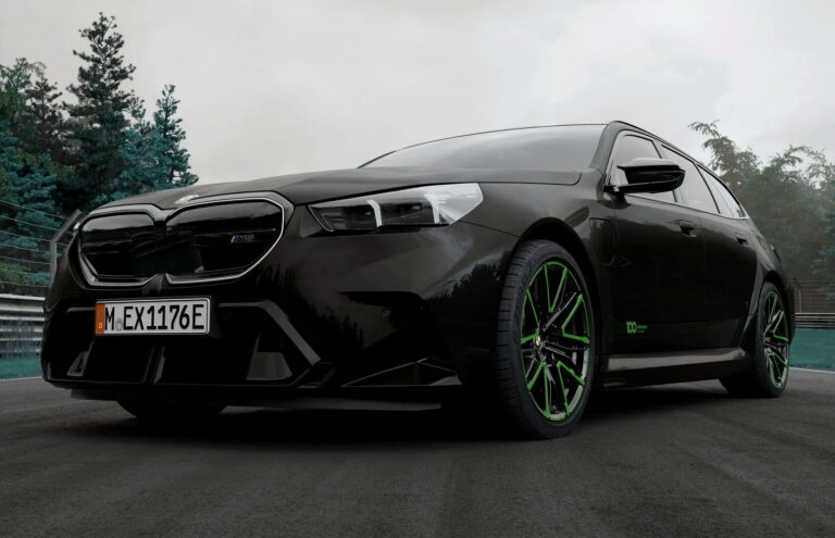 BMW M5 - Feature View