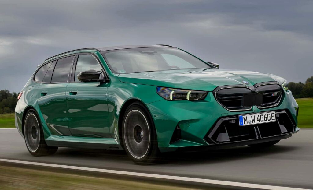 BMW M5 - Feature View
