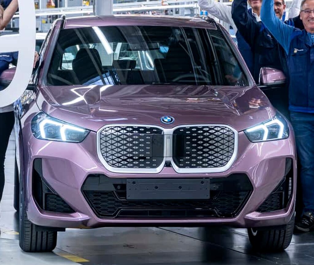 BMW iX1 - Feature View