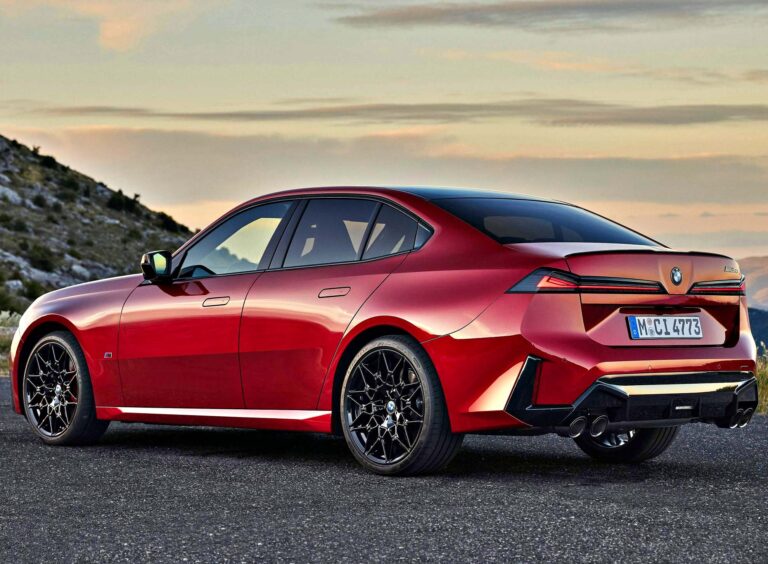 BMW 3-Series official exterior hero view