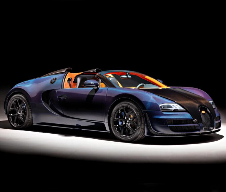 Bugatti Veyron Grand Sport Vitesse official exterior hero view