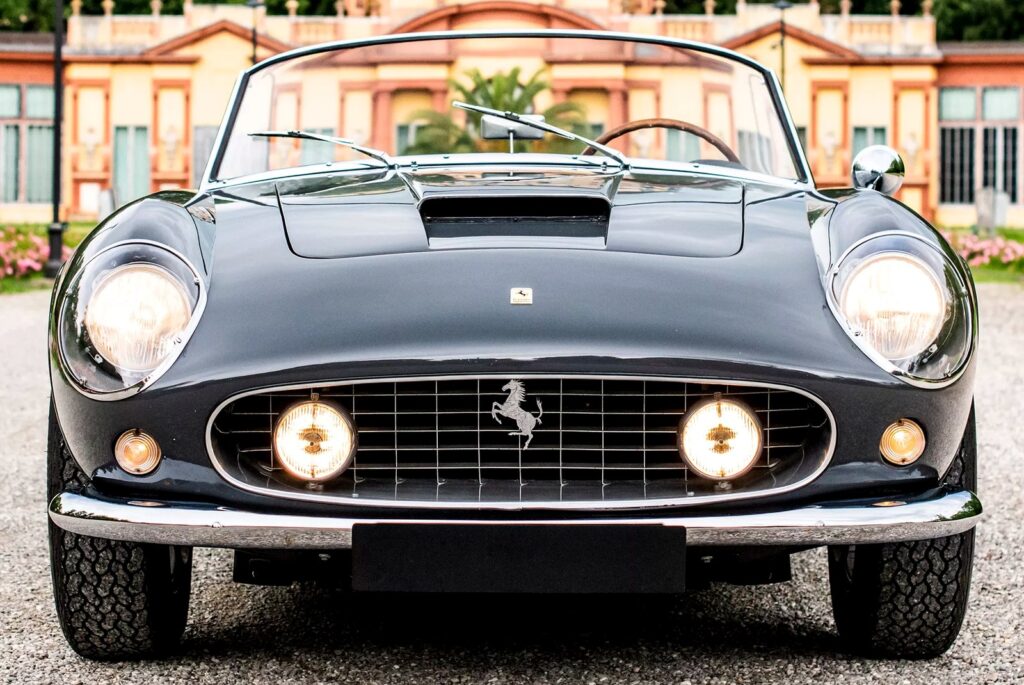 Ferrari 250 GT California Spider - Feature View