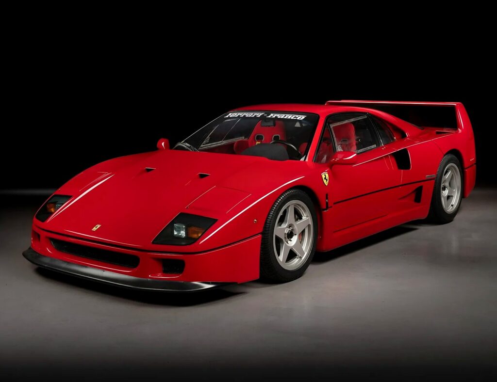 Ferrari F40 - Feature View