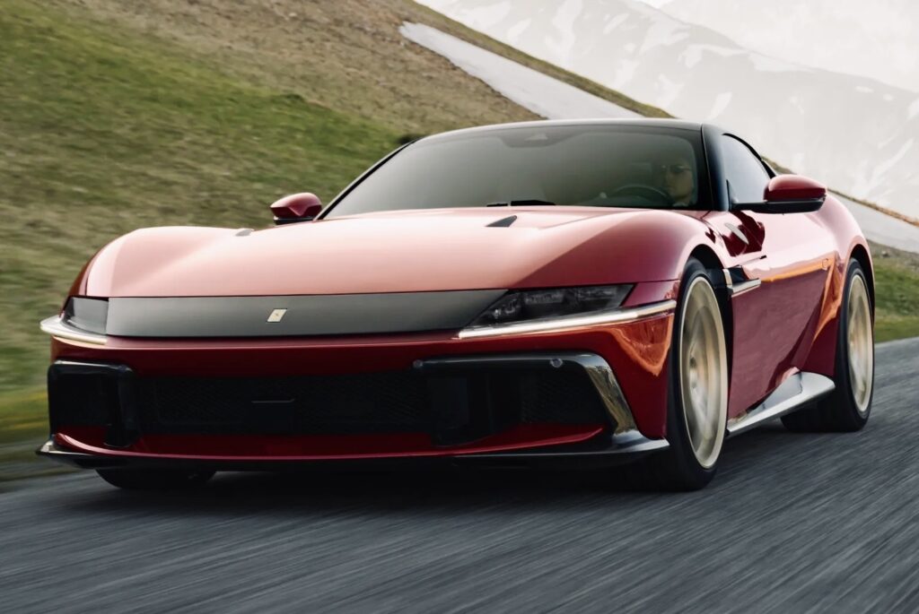 Ferrari 12Cilindri Manuale official exterior hero view