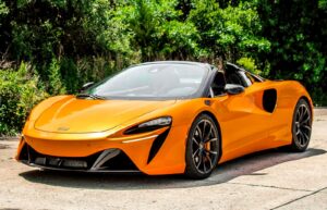 McLaren Artura - Feature View