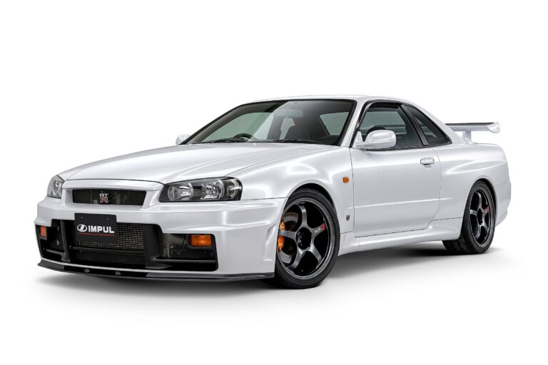 Nissan Skyline GT-R - Feature View