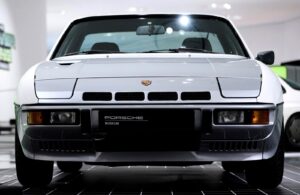 Porsche 924 - Feature View