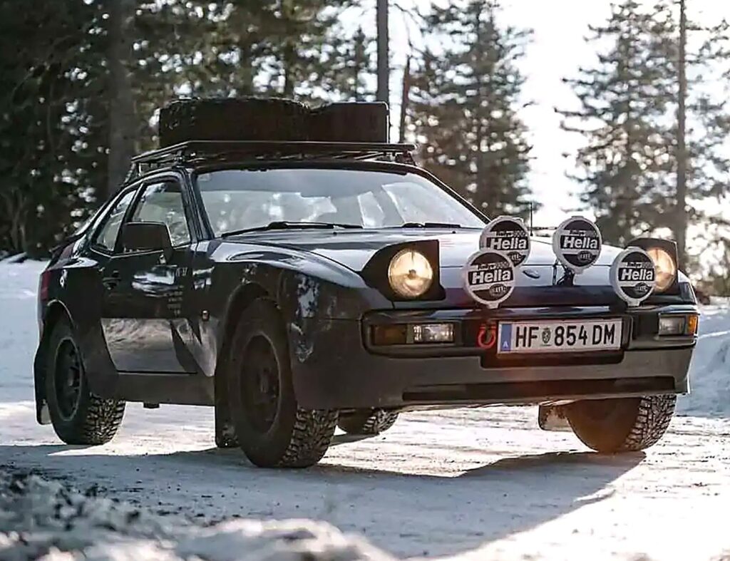 Porsche 924 - Feature View