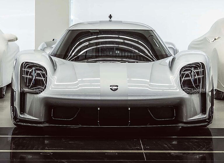 Porsche Flat-Eight Supercar - Feature View