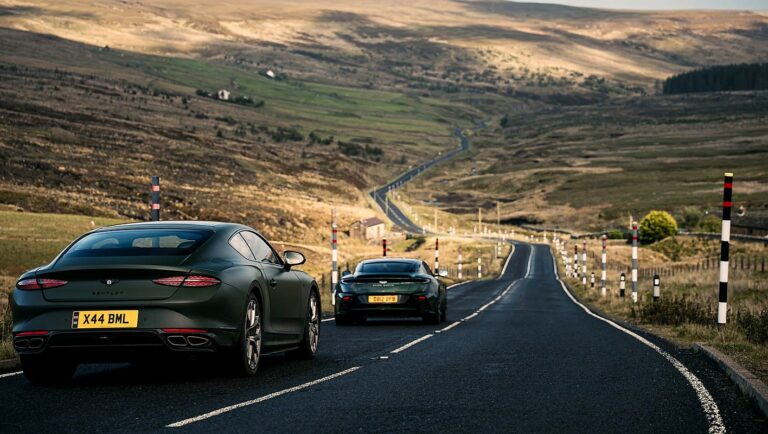 Aston Martin DB12 S - Feature View