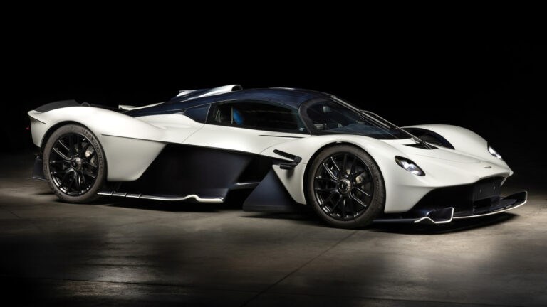 Aston Martin Valkyrie - Feature View