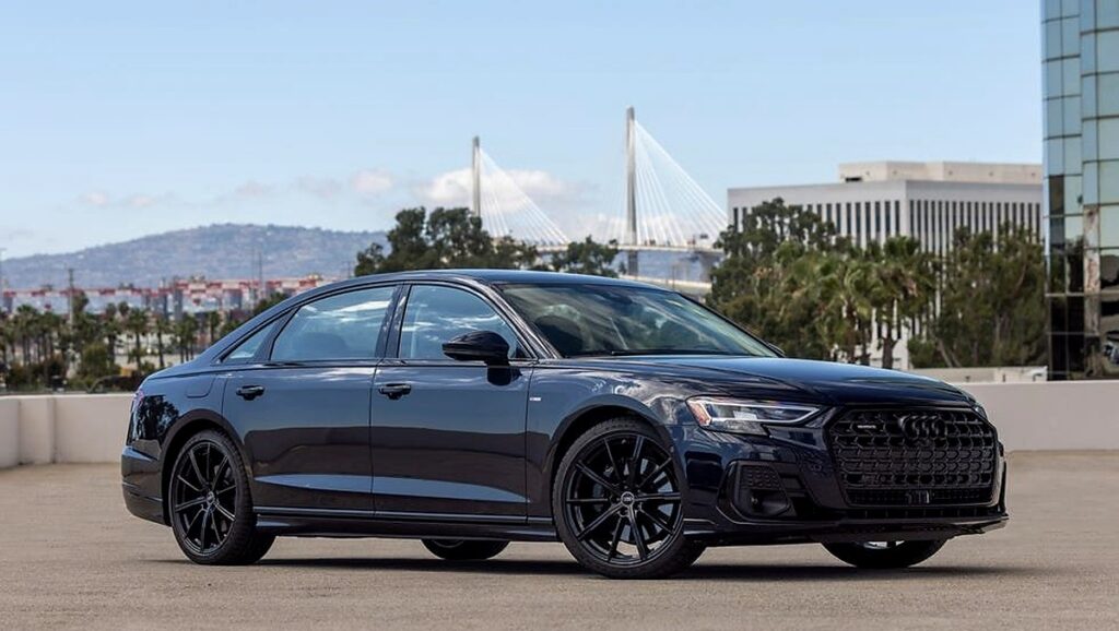 Audi A8 Porsche - Feature View