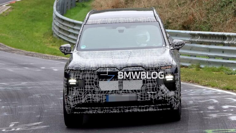 BMW X7 G67 - Feature View