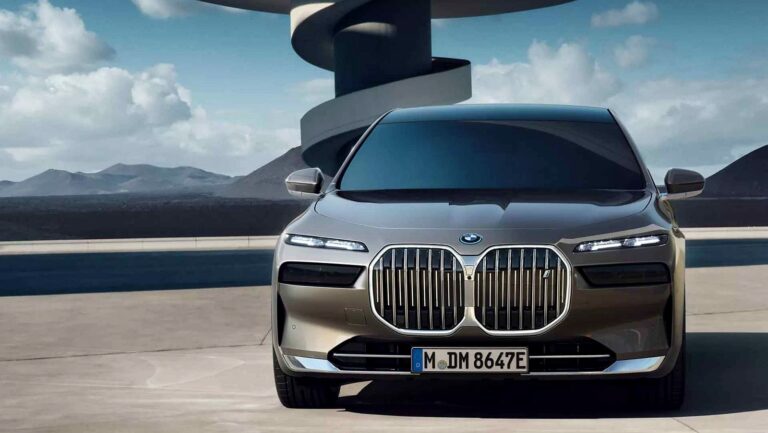 BMW i7 - Feature View