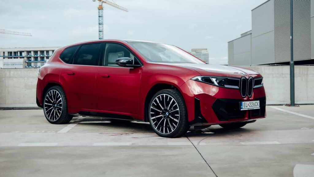 BMW iX3 Award - Feature View