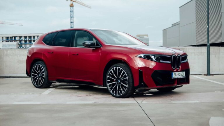 BMW iX3 Award - Feature View