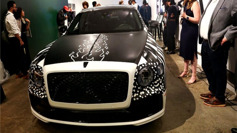 Bentley Flying Spur - Feature View
