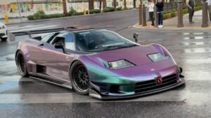 Bugatti EB110 - Feature View