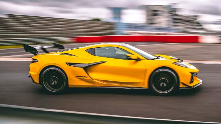Chevrolet Corvette affordable - Feature View