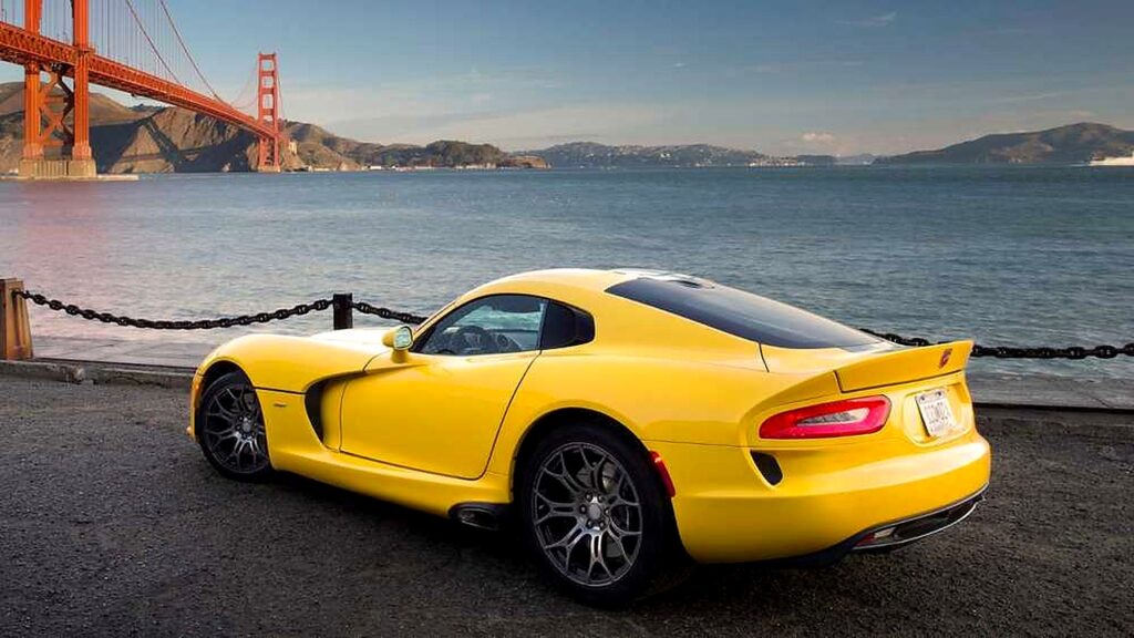 Dodge Viper V10 - Feature View