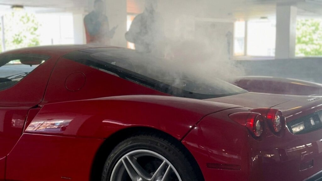 Ferrari Enzo smoking - Feature View